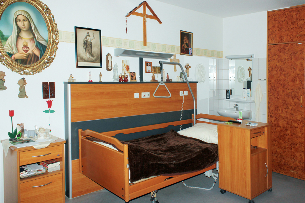 Beispiel für ein Bewohnerzimmer mit selbst mitgebrachten Möbeln